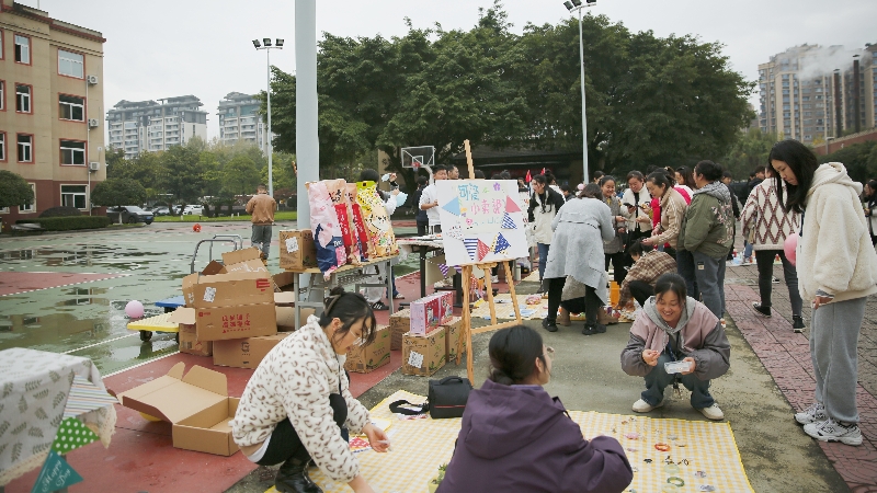 文化周|共享闲置，“集市”行乐，乐鱼官方网页版开展爱心集市公益活动