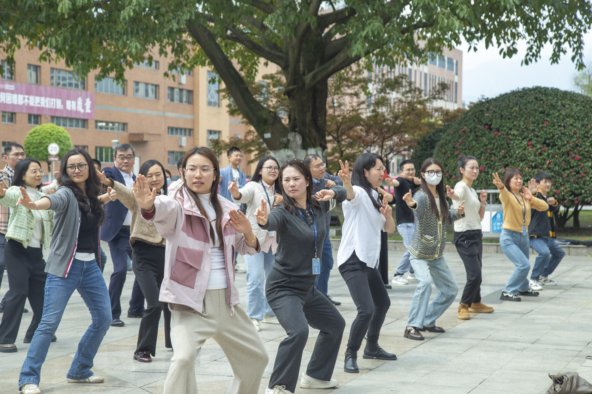 全员动起来，健康向未来|乐鱼官方网页版大健康系列八段锦活动正式启动！